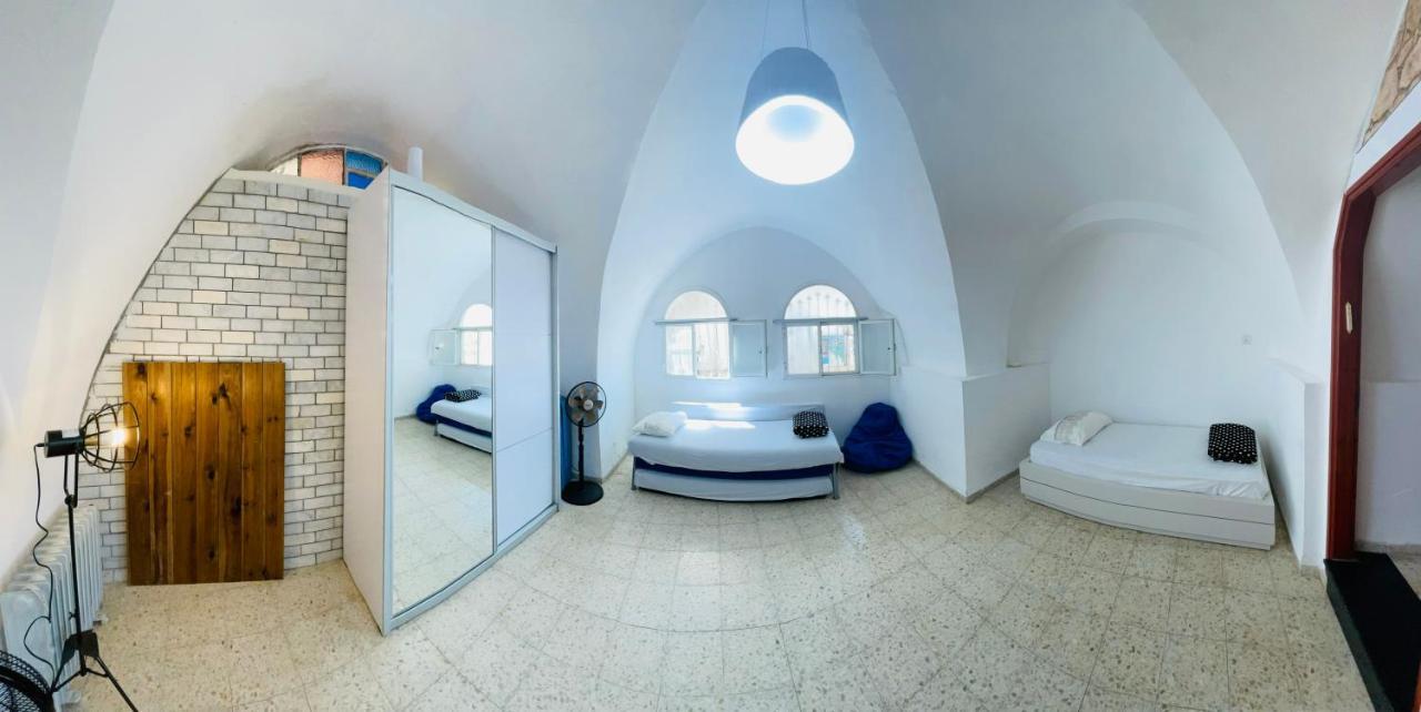 Zimmer In Old City Rosch Pina Exterior foto